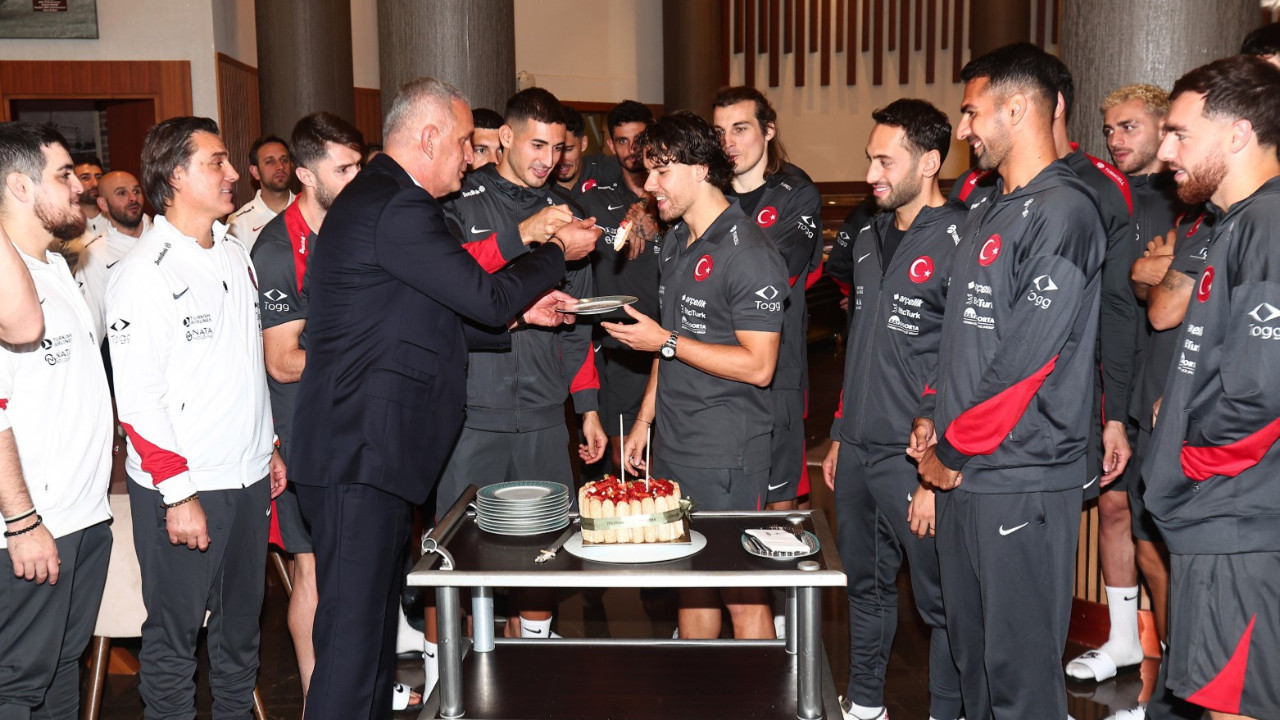 Ferdi Kadıoğlu'na pastayı Hacıosmanoğlu yedirdi