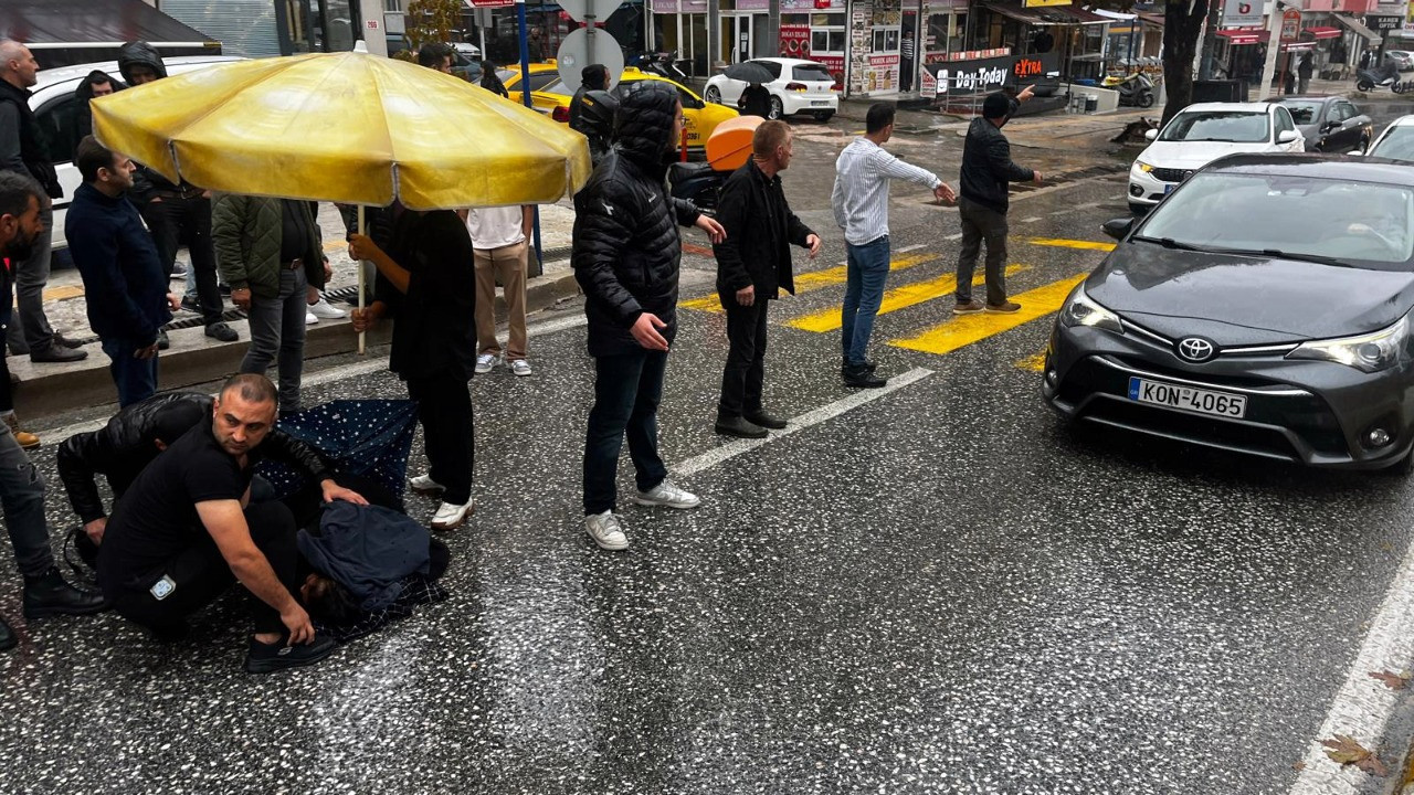 Islanmasın diye şemsiye açtılar, üstünü montla örttüler