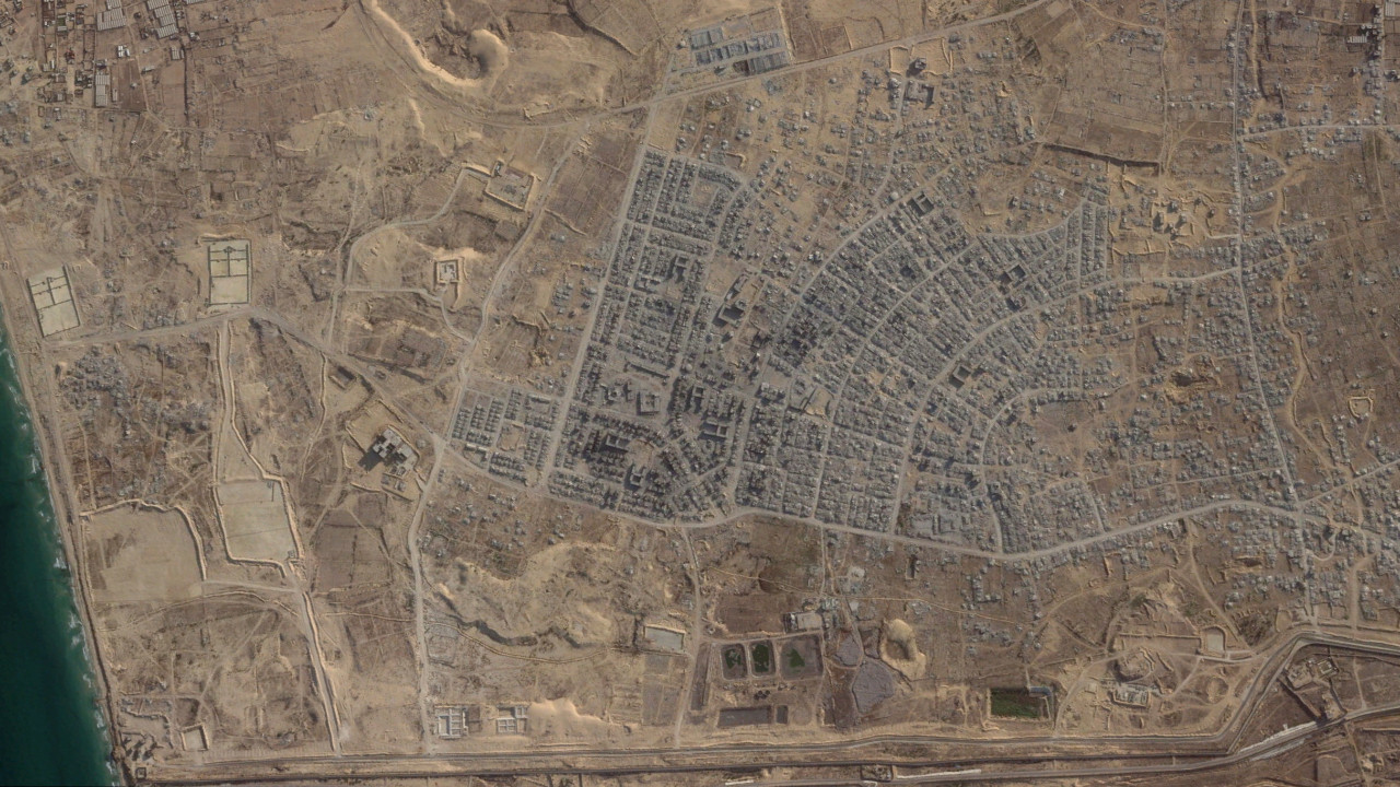 İsrail, 2 yılda Gazze'yi yerle bir etti: Uydudan kan donduran görüntüler