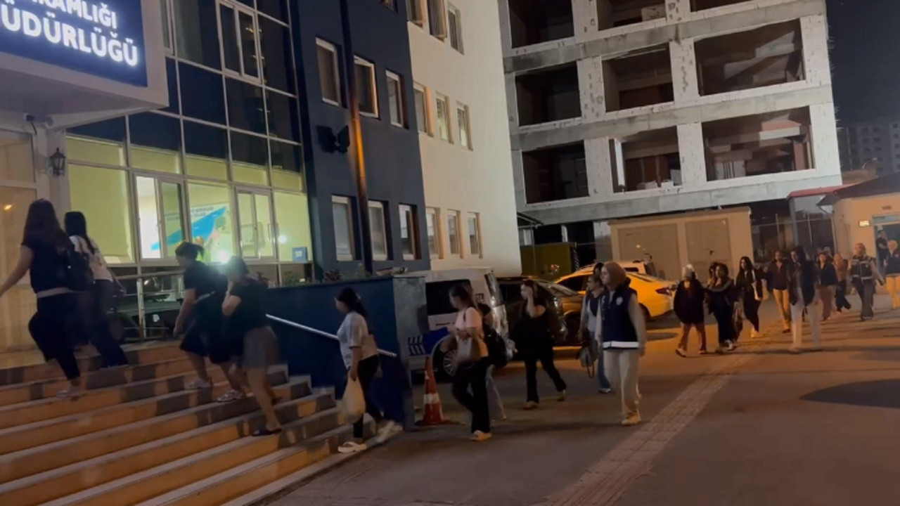 Masaj ve spa salonlarına denetim: 19 kadına deport