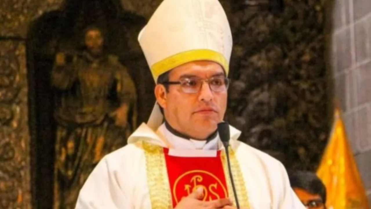 17 sevgilisi olan piskoposu temizlikçi ifşa etti