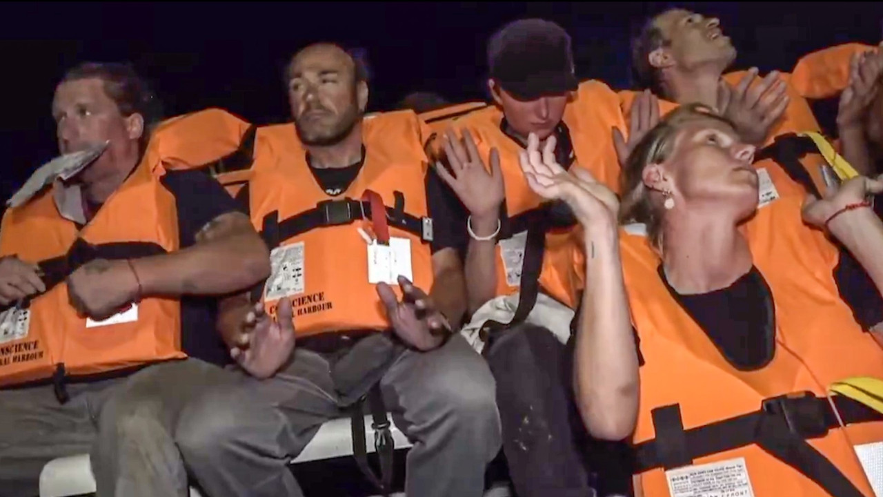 İsrail, Gazze'ye giden gemilere yine saldırdı