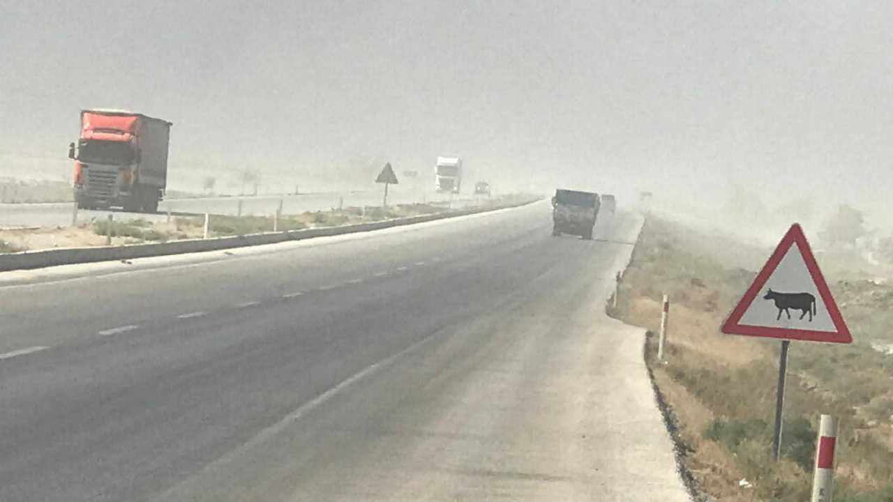Konya’da kum fırtınası: Görüş mesafesi 20 metreye düştü
