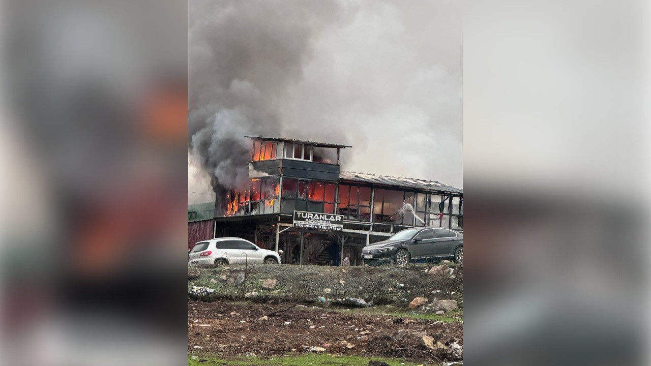 2 katlı konteyner alev alev yandı