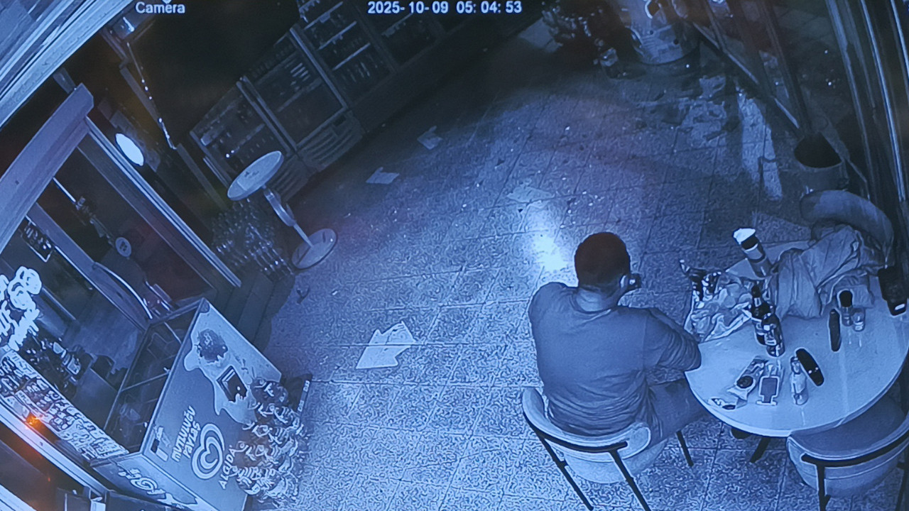 Dondurma ve cips için marketin camını kırdı