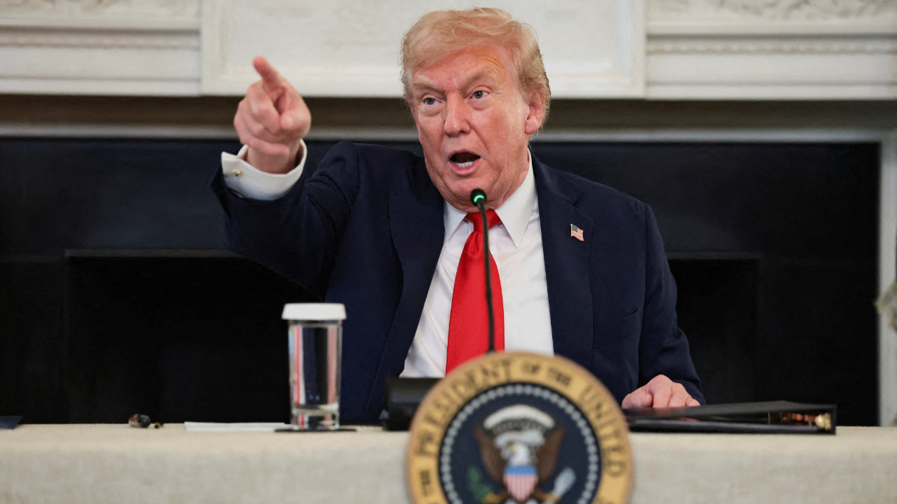 Trump gazeteciye soru sordurmadı, çok sert konuştu