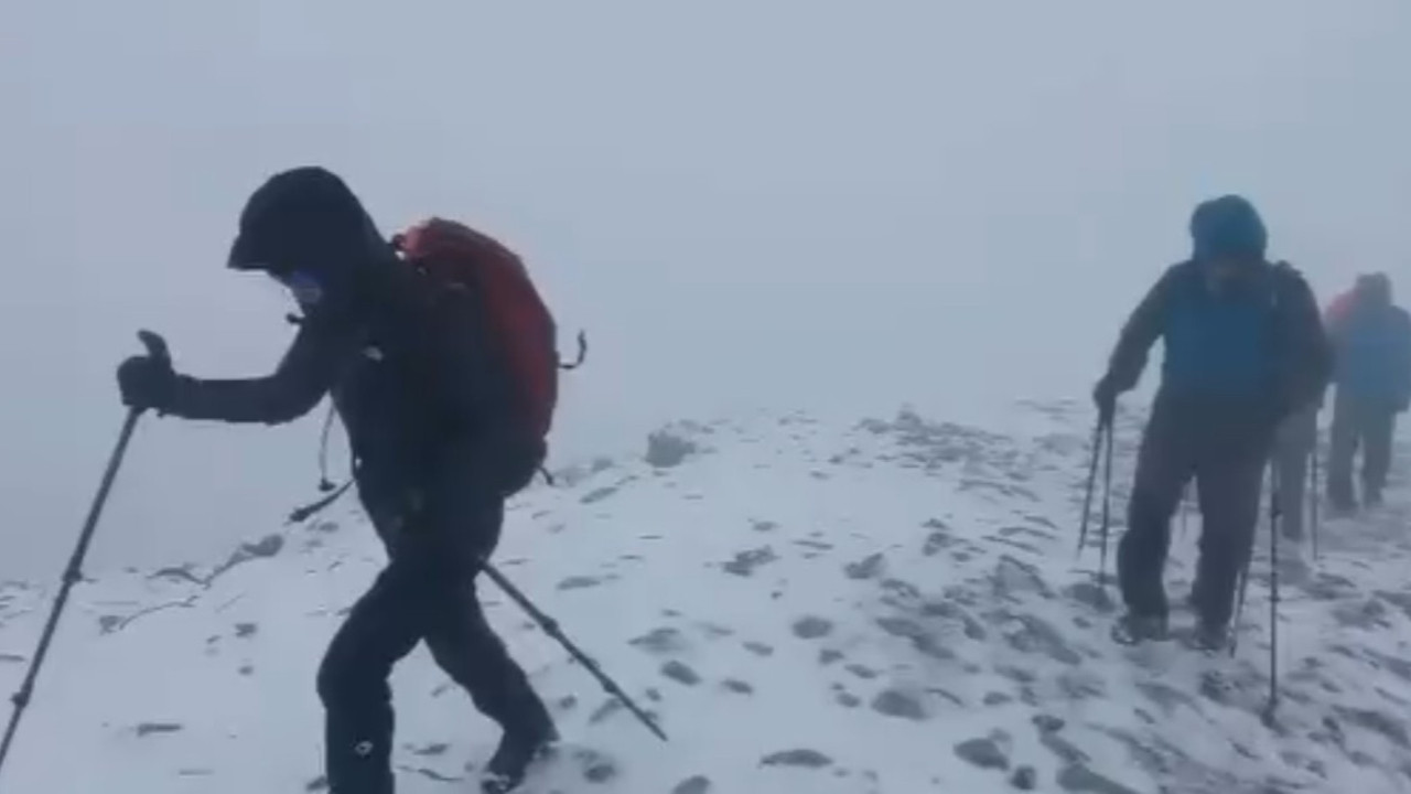 Uludağ’ın zirvesi beyaza büründü: Kar yağışı başladı