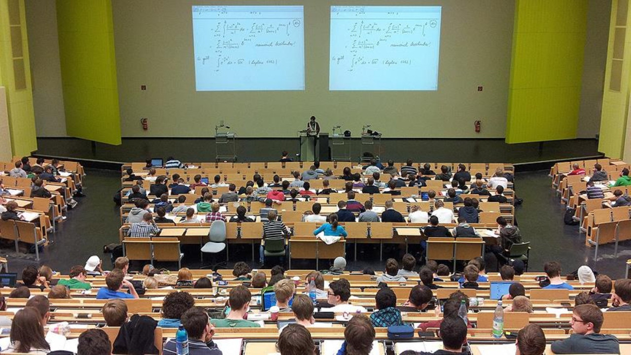 YÖK: 3 yılda diploma üniversitelileri ve velileri memnun etti