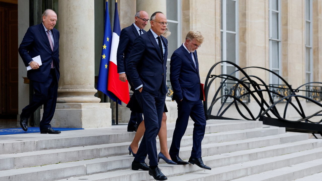 Fransa'da siyasi kriz derinleşiyor