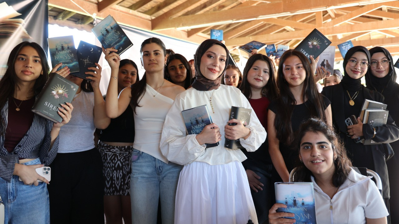 Antalya Kitap Fuarı'na yoğun ilgi