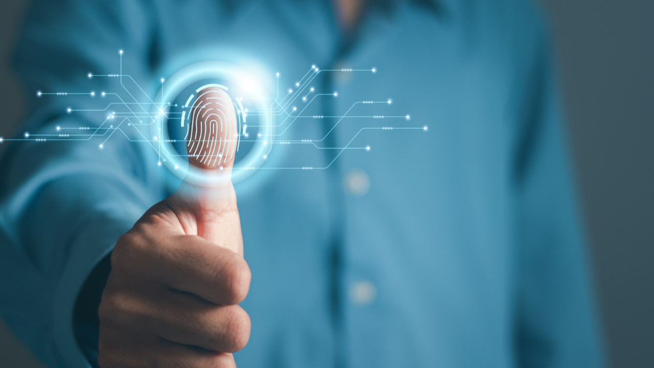 Bankaya giriş için göz taraması ve parmak izi şartı