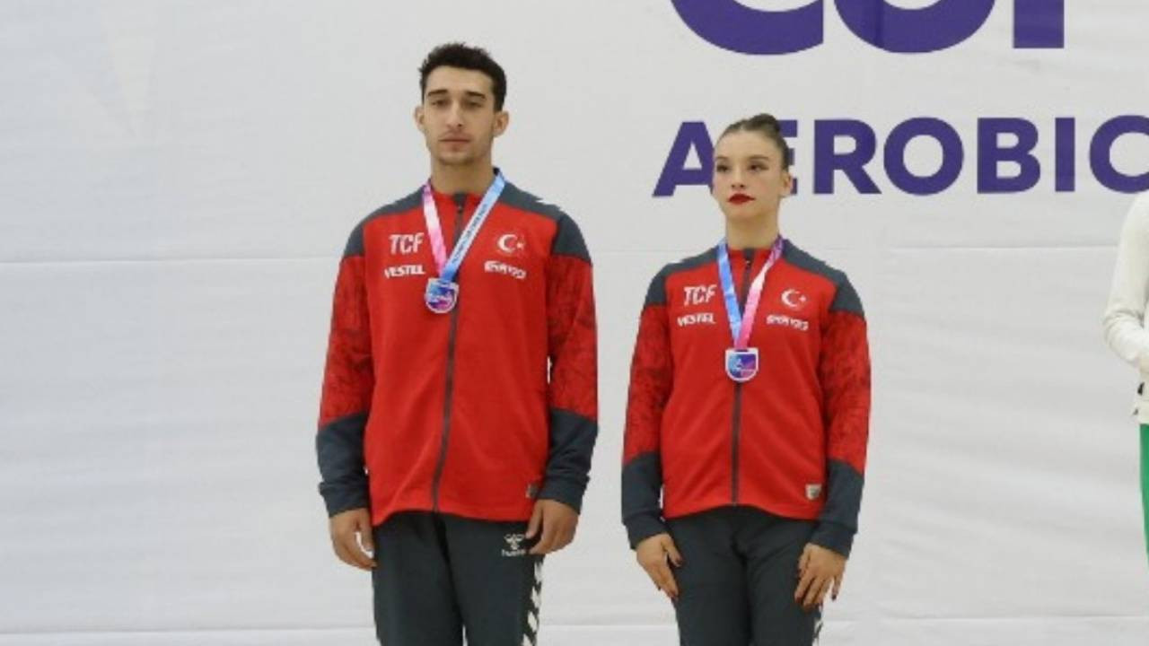 Ayşe Begüm Onbaşı ve Can Derviş'ten gümüş madalya