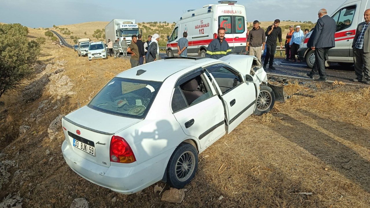 Mardin'de otomobiller çarpıştı: 4 yaralı