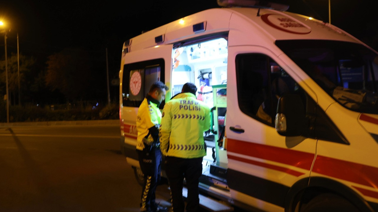 Otomobil tarlaya uçtu: 2 ölü, 1 yaralı