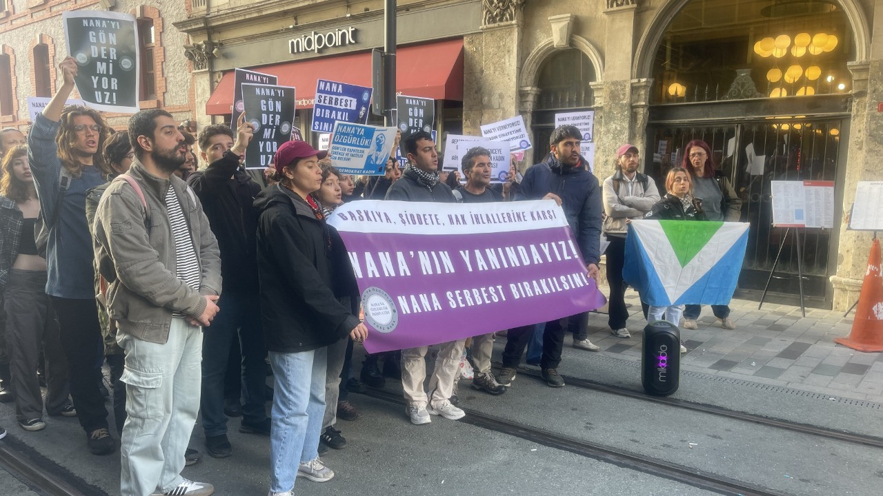 Üniversite arkadaşları, Nana için bir araya geldi