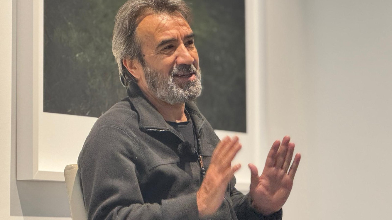 Zeki Demirkubuz, yeni sergisindeki fotoğraflarla yalnızlığını izini sürüyor