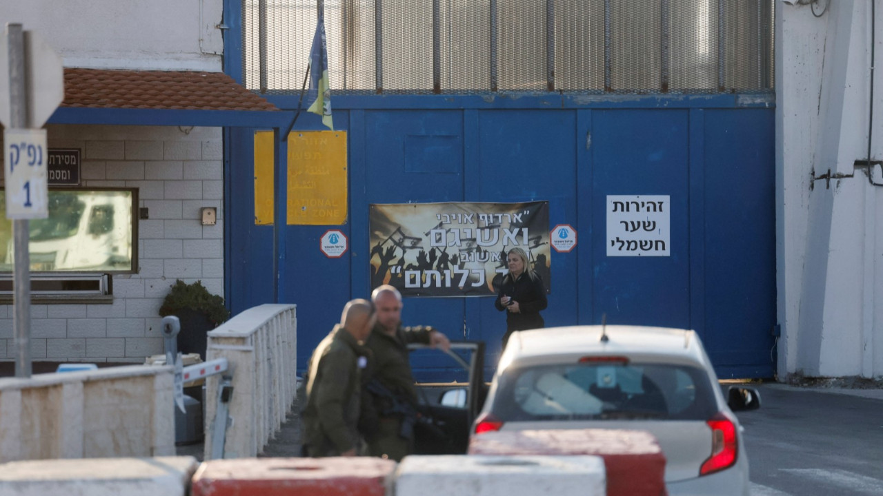 Esir takasında İsrail saldırısı: 'Sevinç gösterisi düzenlemeyin'