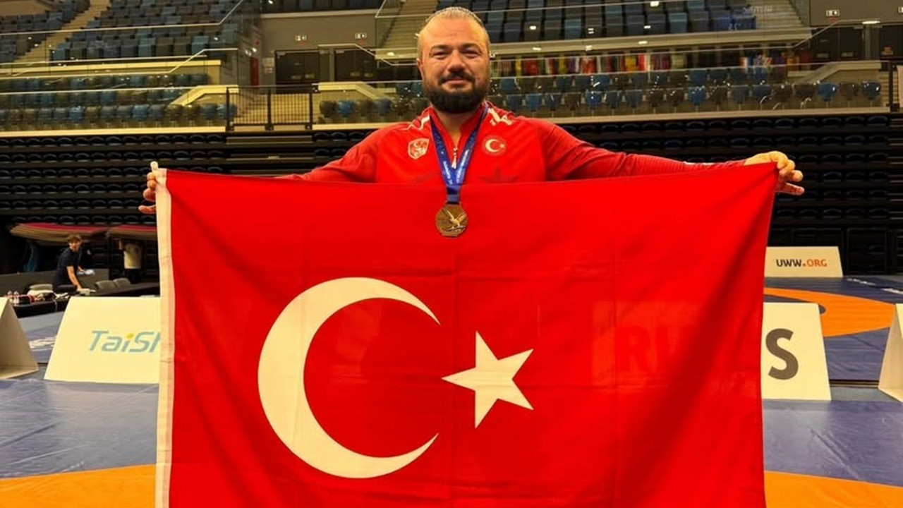 Serhat Sarıçiçek’ten Macaristan’da dünya üçüncülüğü!