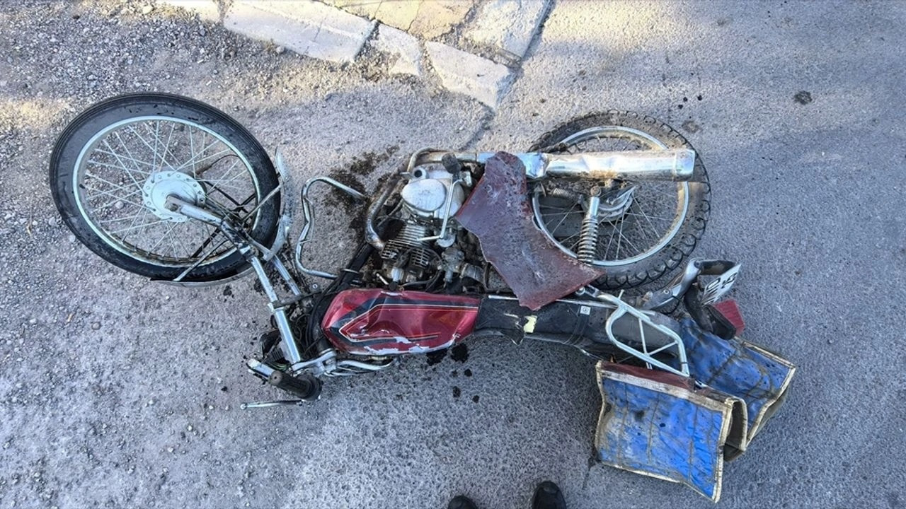 Taksiyle çarpışmıştı: Elektrikli bisiklet sürücüsü hayatını kaybetti