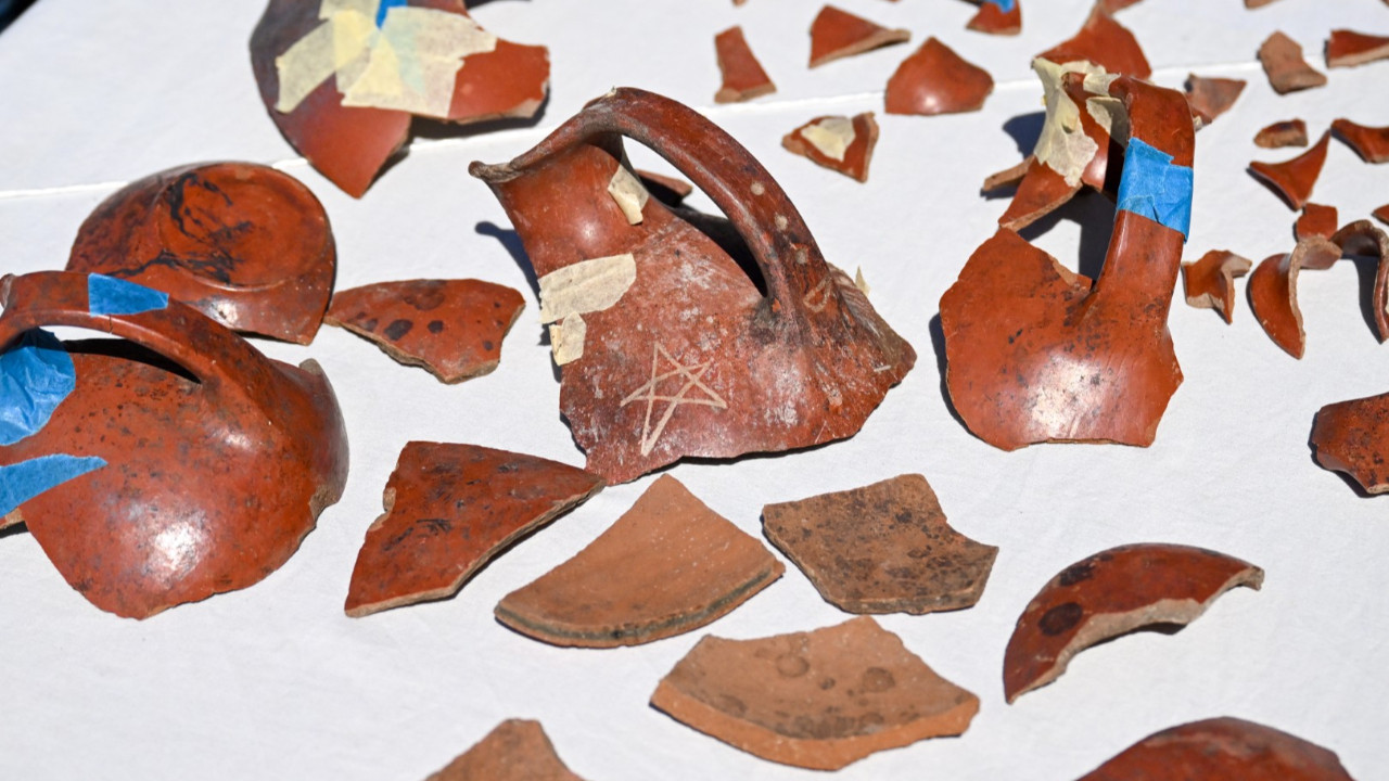 Binlerce yıllık yapboz: Urartu seramikleri Ayanis Kalesi’nde tek tek birleştiriliyor