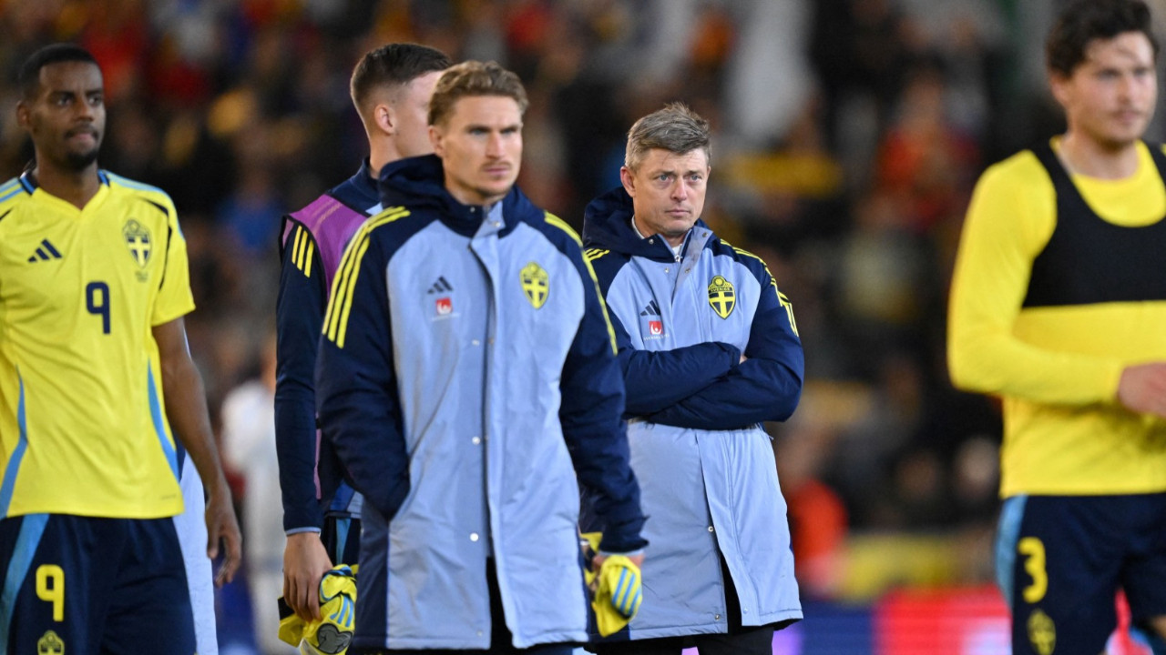 Dünya Kupası kaçtı, Tomasson kovuldu