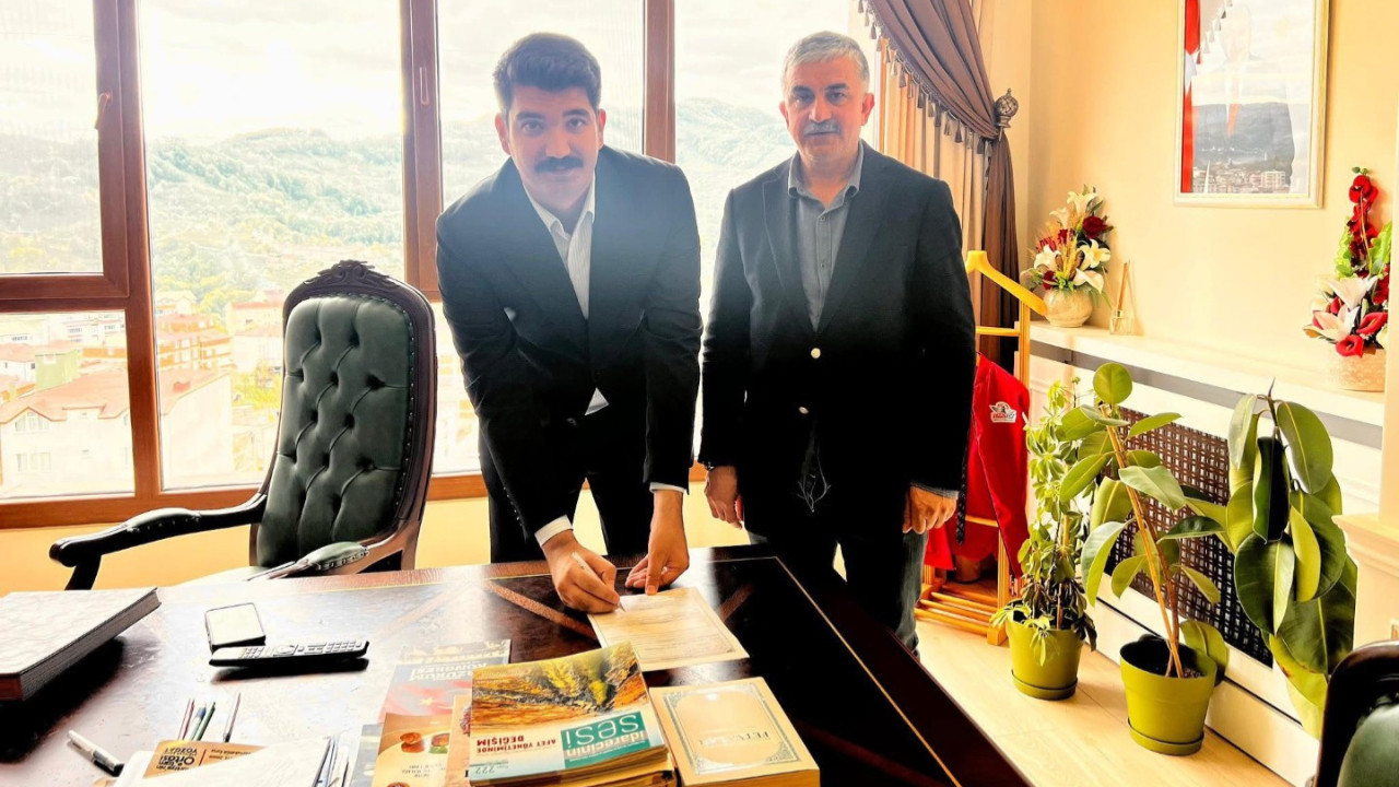 Kaymakam futbolcu oldu: Resmi imzayı attı