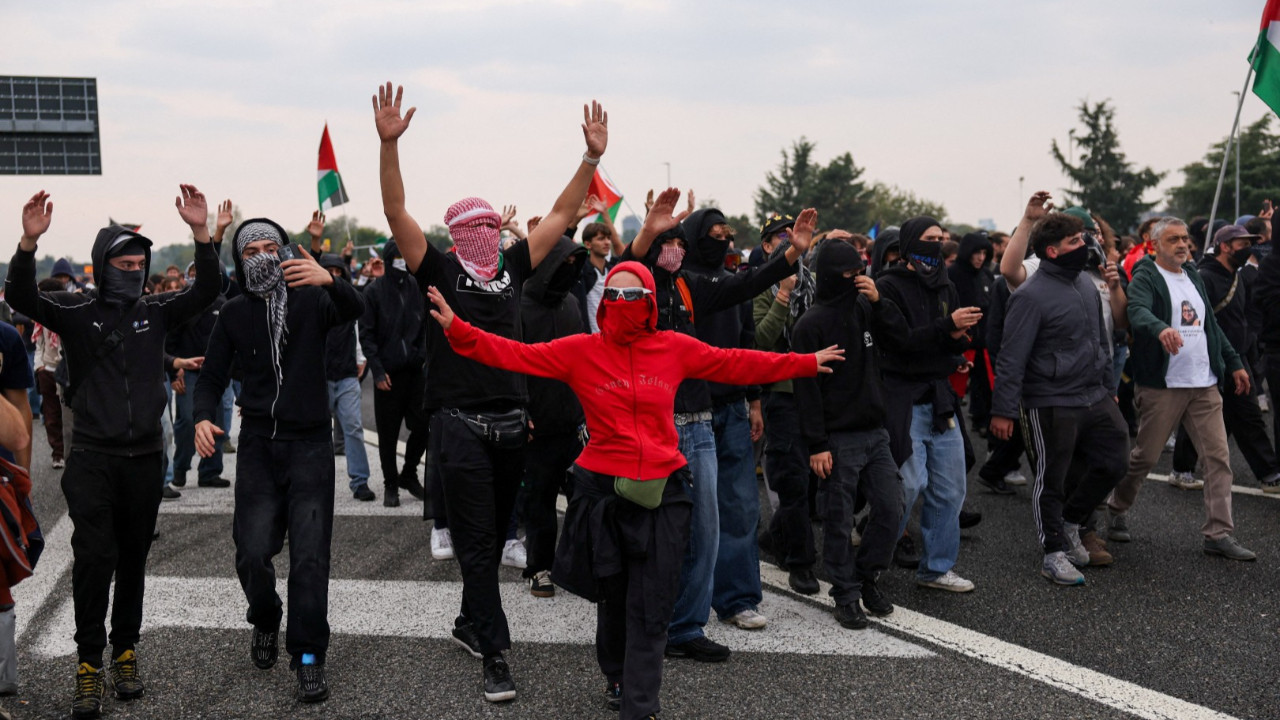 Tel Aviv'le kardeş şehir olmak istemeyen halk sokağa çıktı