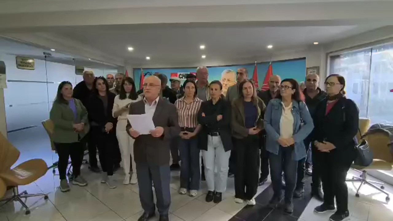 Tunceli’de CHP yönetimi kendilerini parti binasına kilitledi