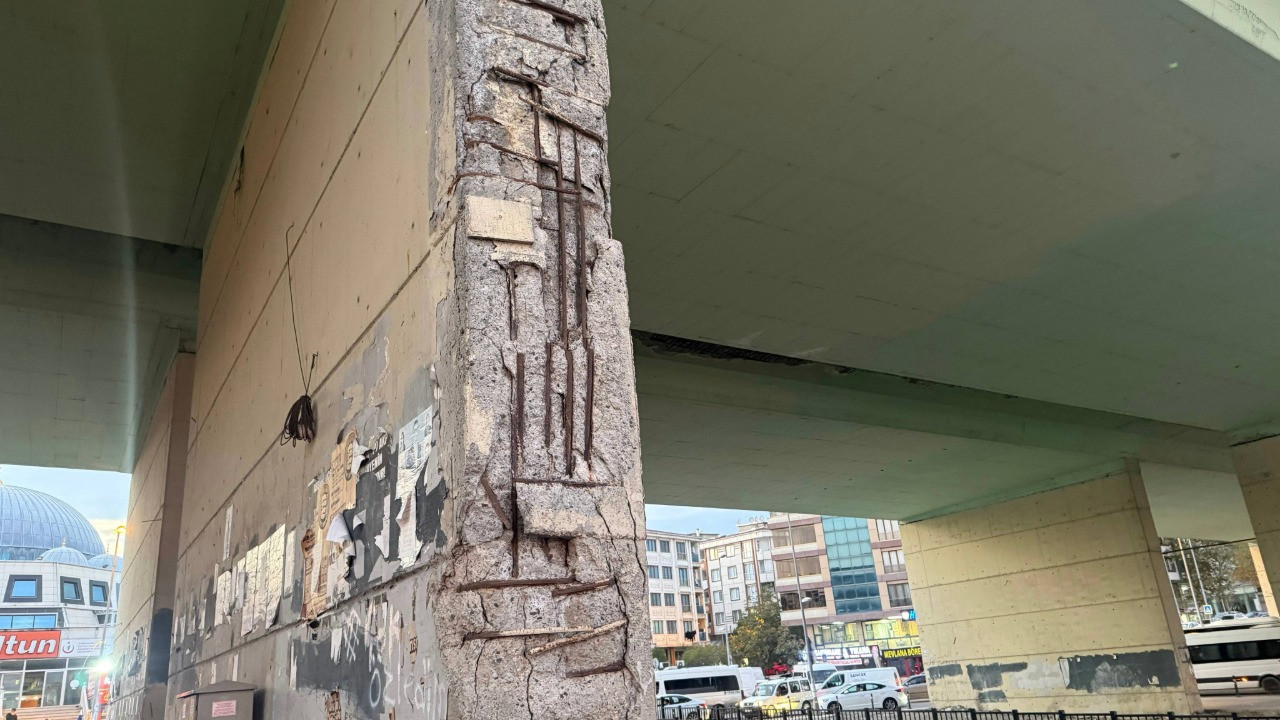 Esenyurt’ta betonları dökülen köprü tehlike saçıyor