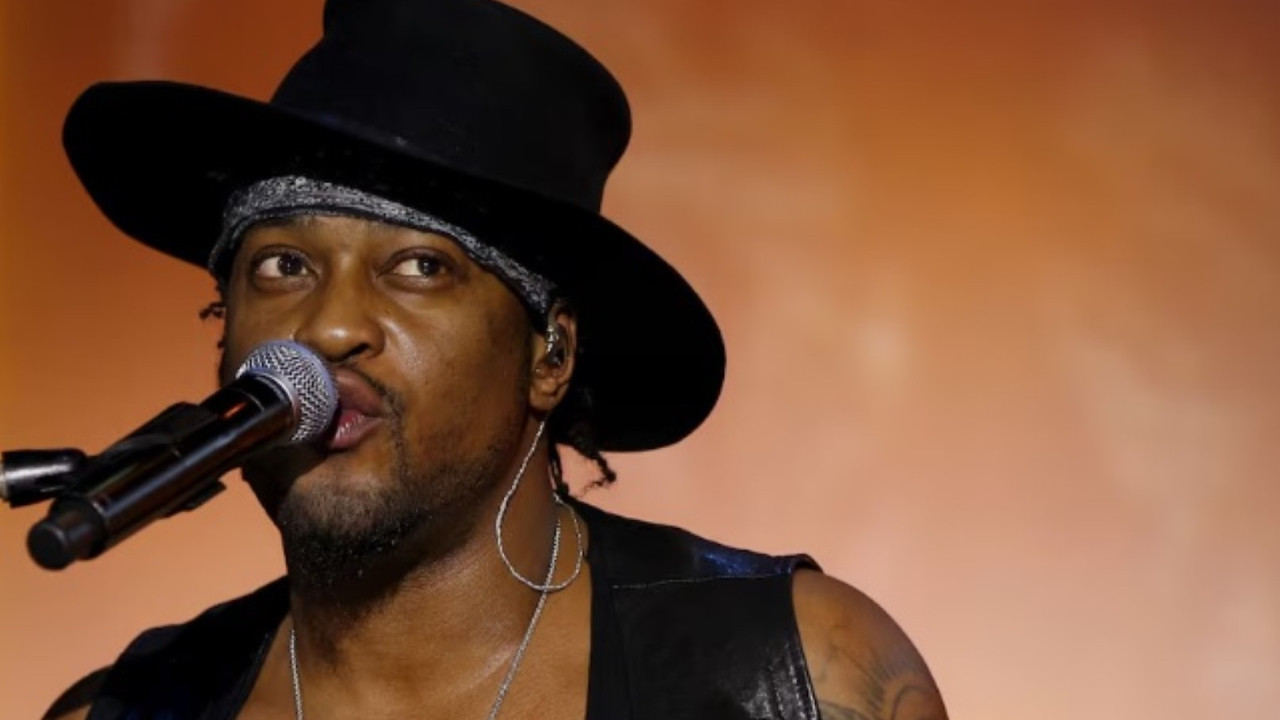 Ünlü şarkıcı genç yaşta hayata veda etti