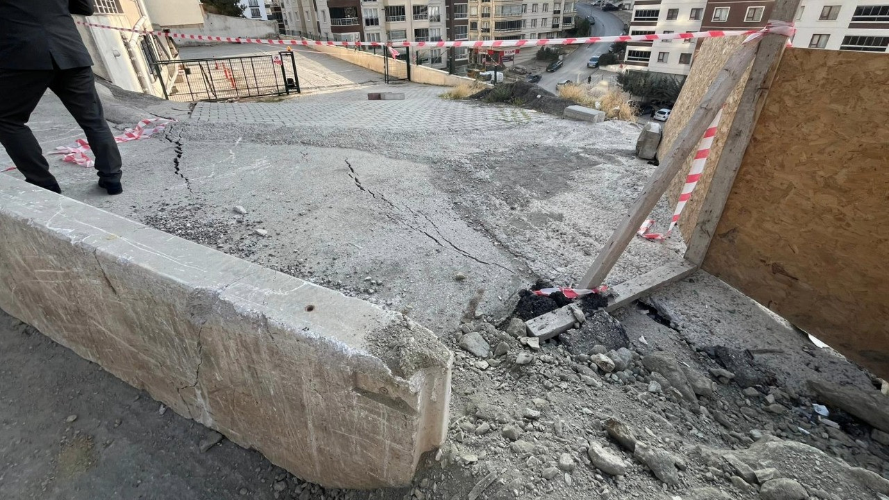 Ankara’da inşaat kazısında toprak kaydı, 17 katlı bina tahliye edildi