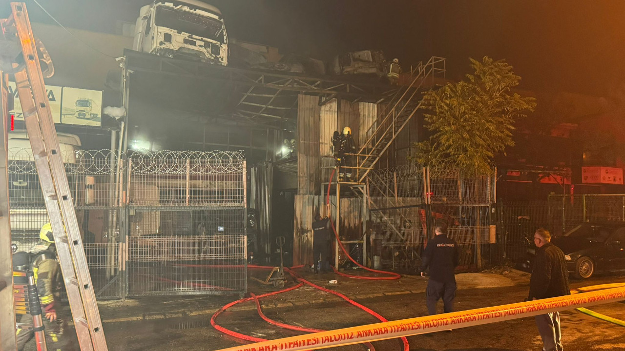Ankara’da sanayi sitesinde yangın: Tamirhane küle döndü