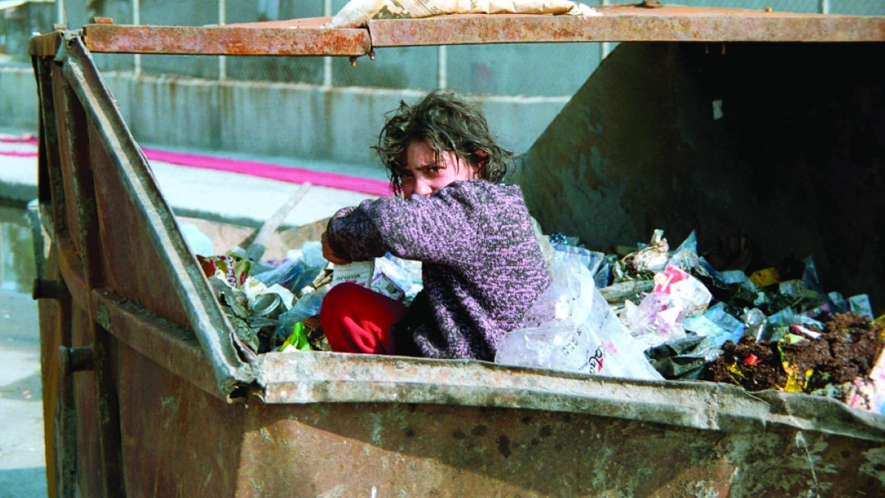 Sefalete sürükleniyoruz