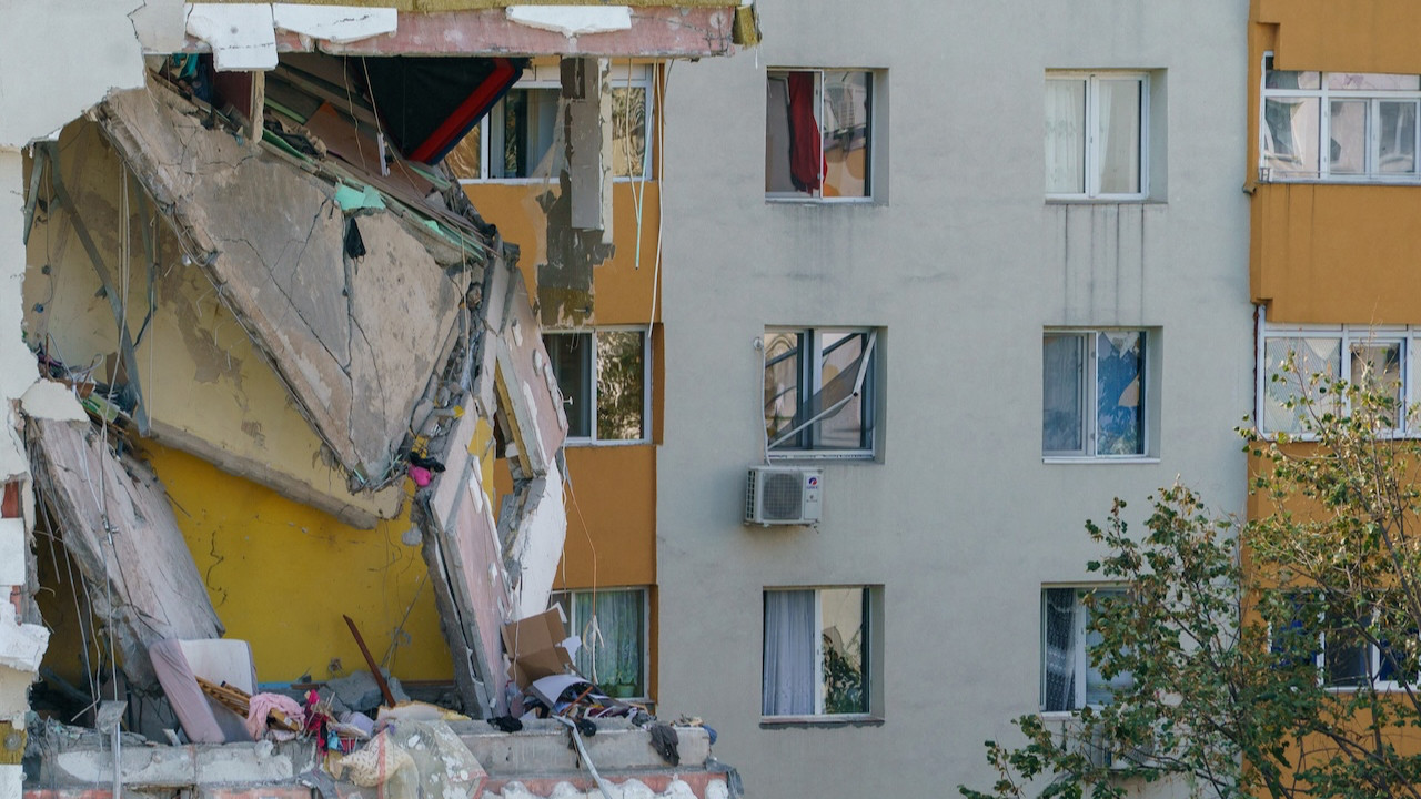 Apartmanda patlama: 3 ölü, 17 yaralı