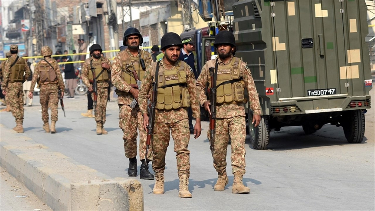 Askeri kampa intihar saldırısı: 7 ölü, 13 yaralı