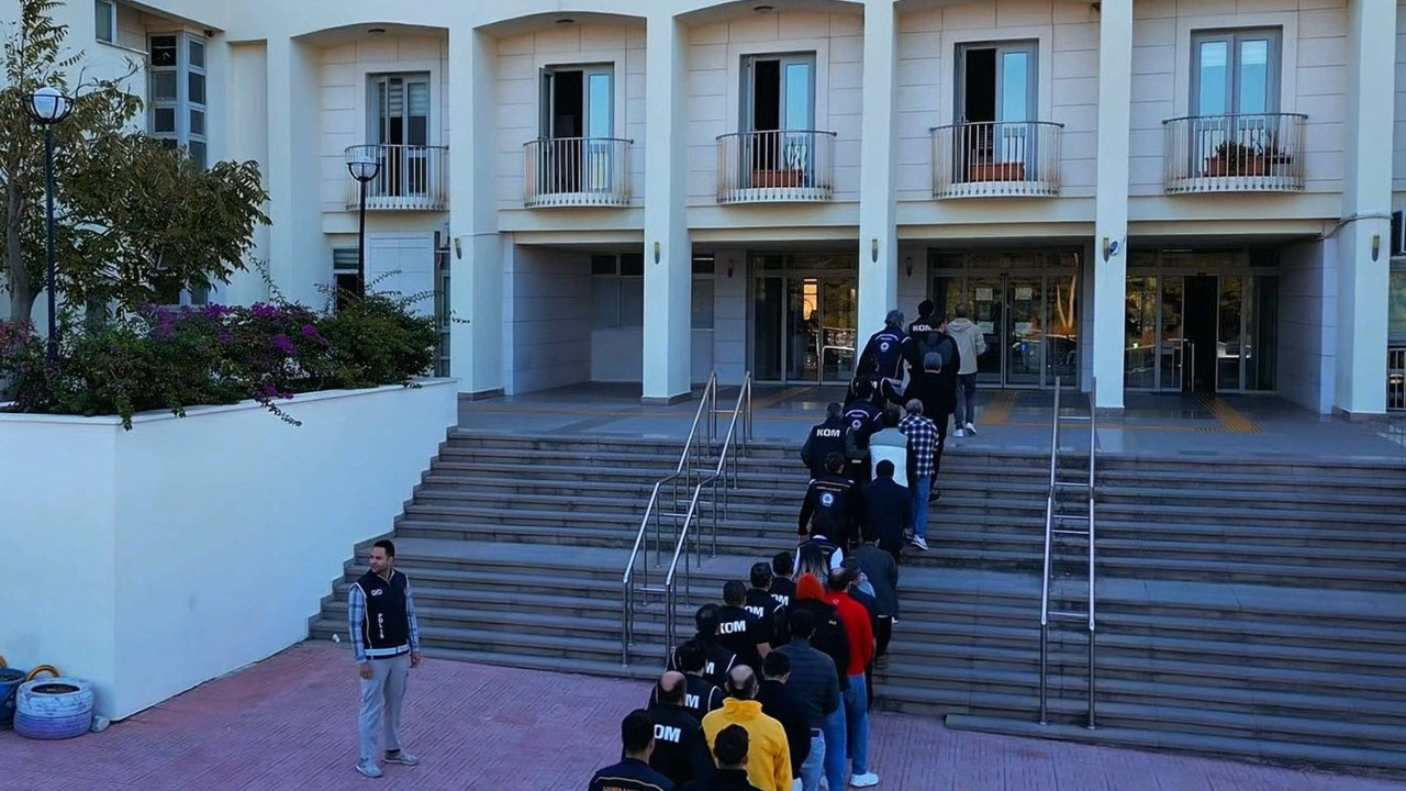 4 ilde göçmen kaçakçılığı operasyonunda 13 tutuklama