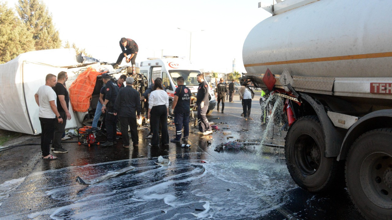 Akaryakıt tankerine çarpan kamyonun sürücüsü öldü