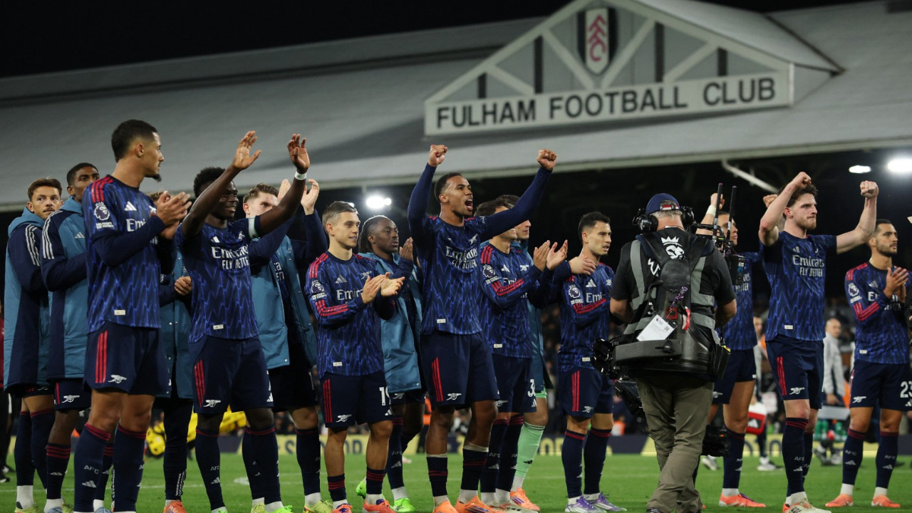 Arsenal zirveyi bırakmadı