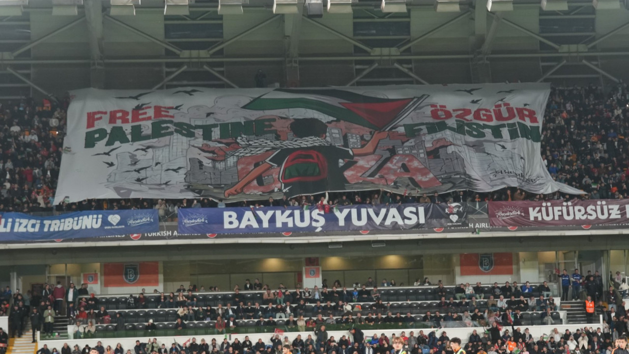 Başakşehir taraftarından Filistin'e destek