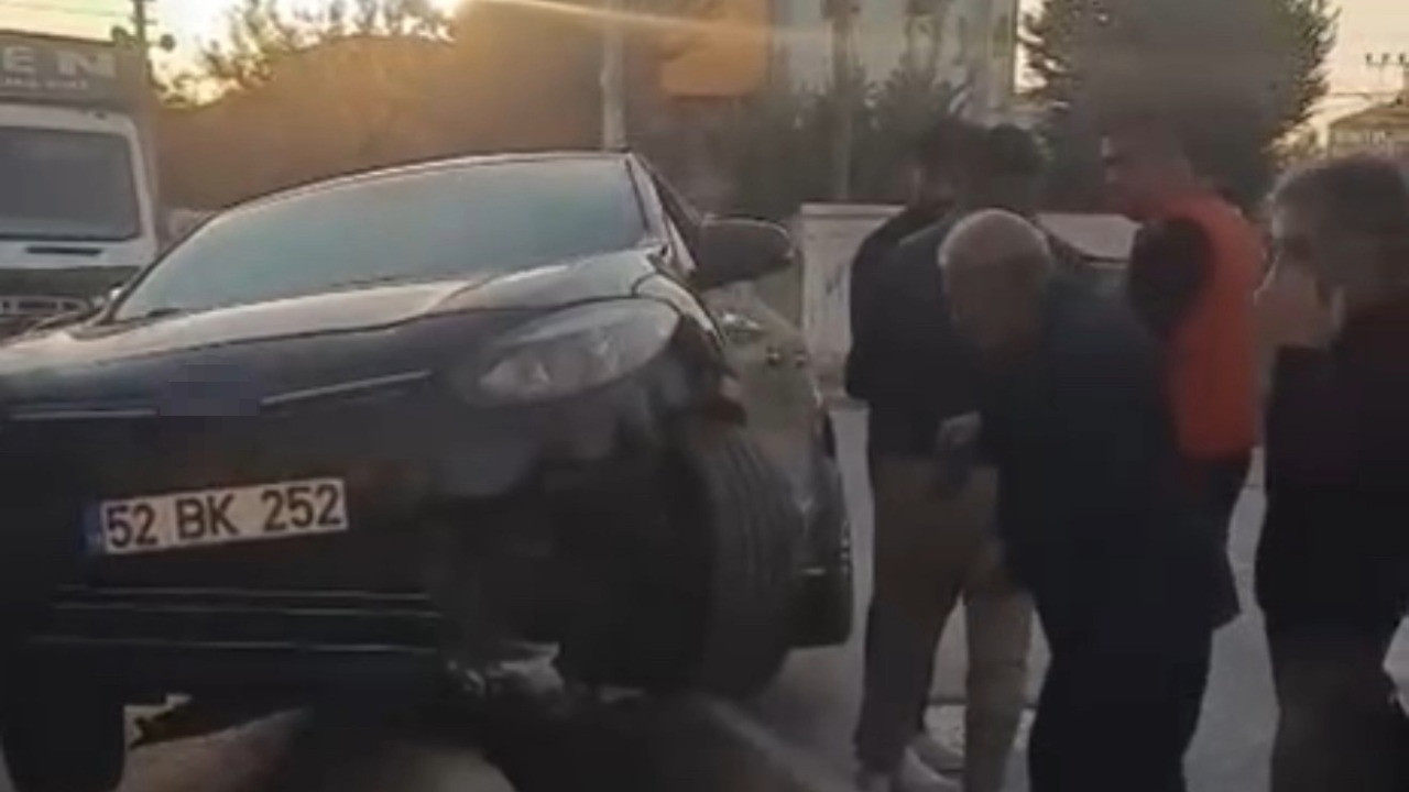 Daralan yolda trafik kazası