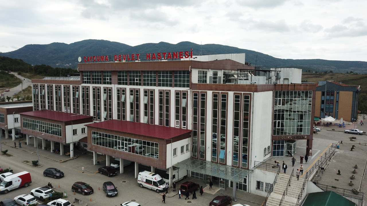 Karnı ağrıyan çocuk hastanede doğum yaptı