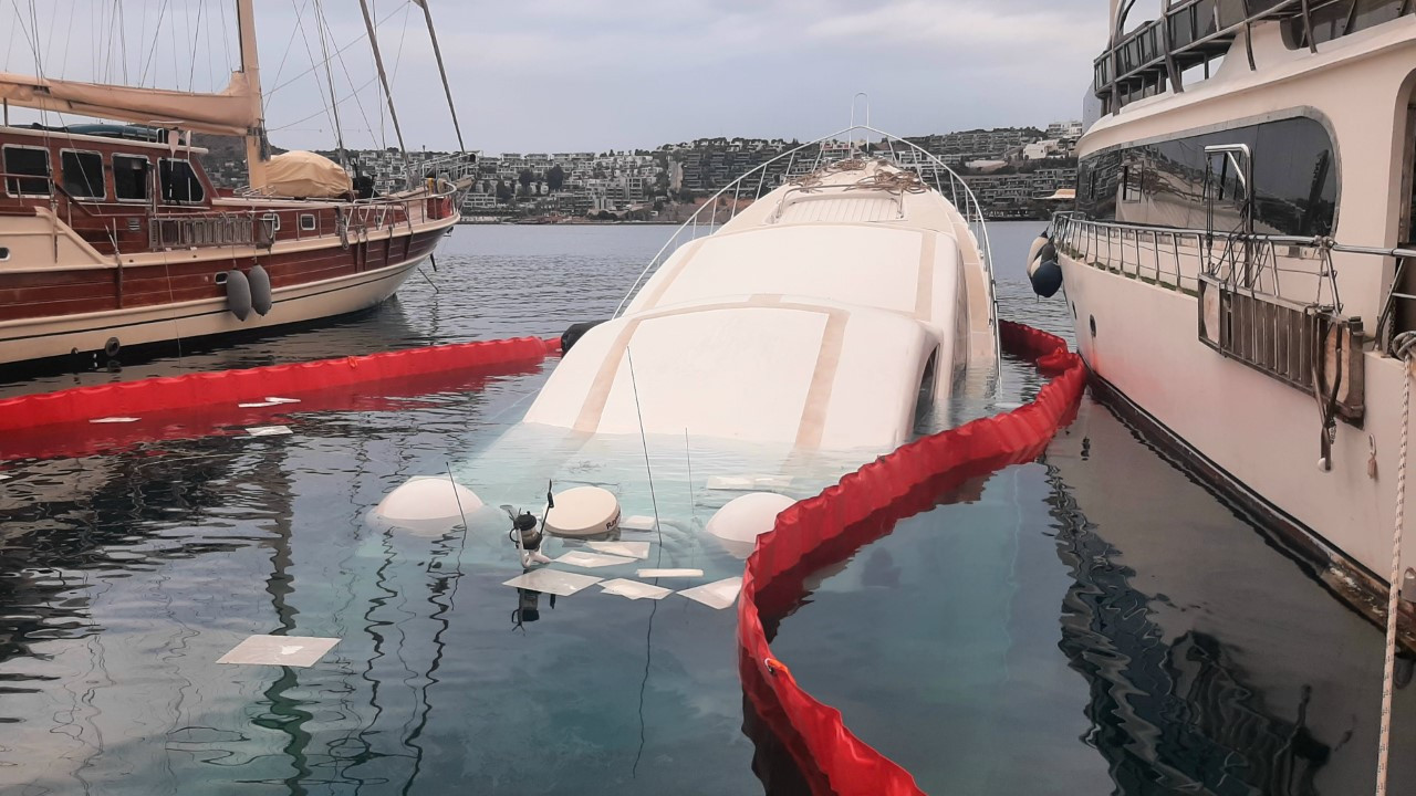 Lüks yat, Bodrum’da suya gömüldü