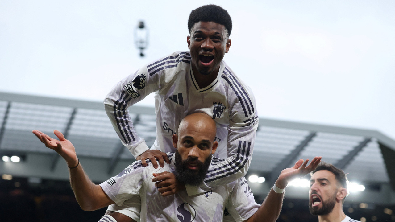 Manchester United, tarihi seriyi bitirdi: Liverpool'u 9 yıl sonra yendi