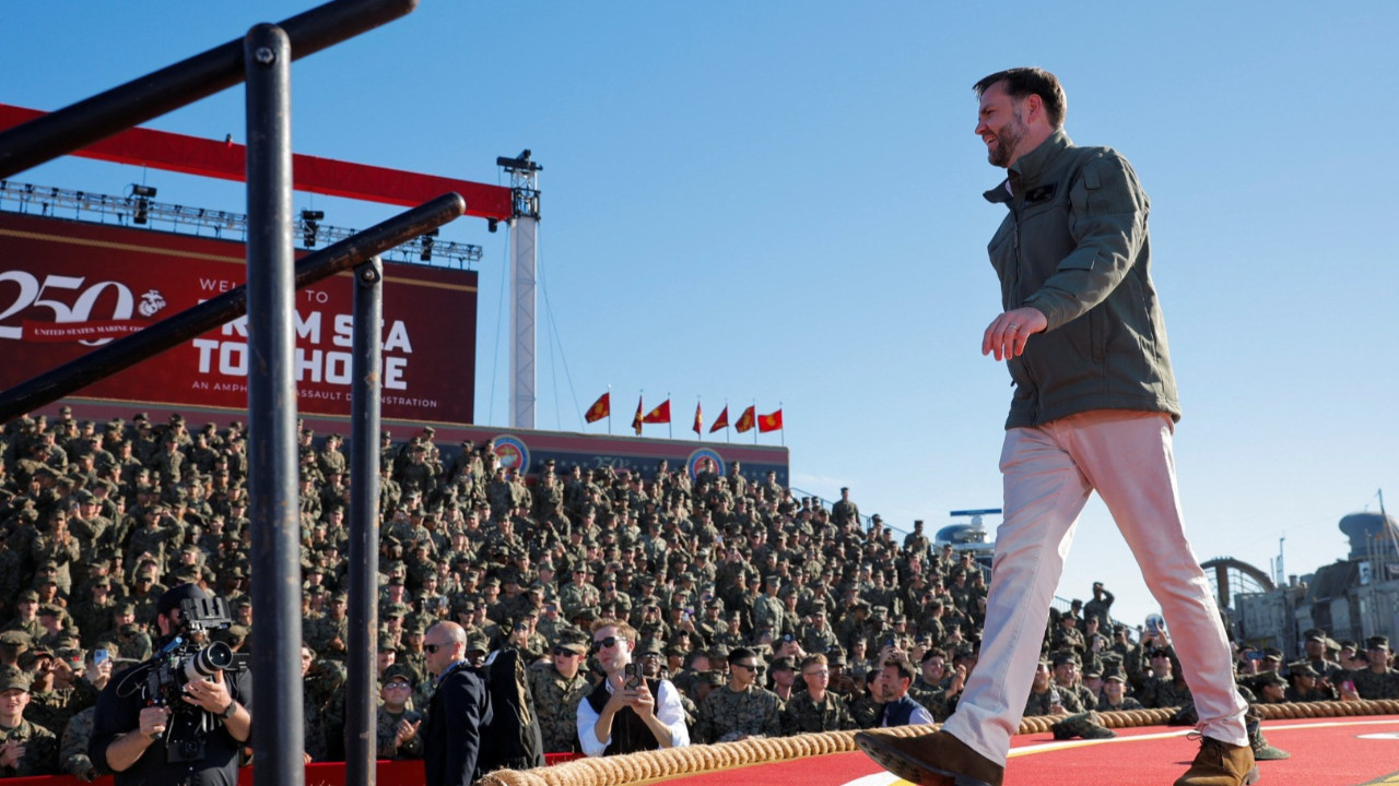 ABD'deki askeri kutlamada kaos: Top mermileri yola düştü