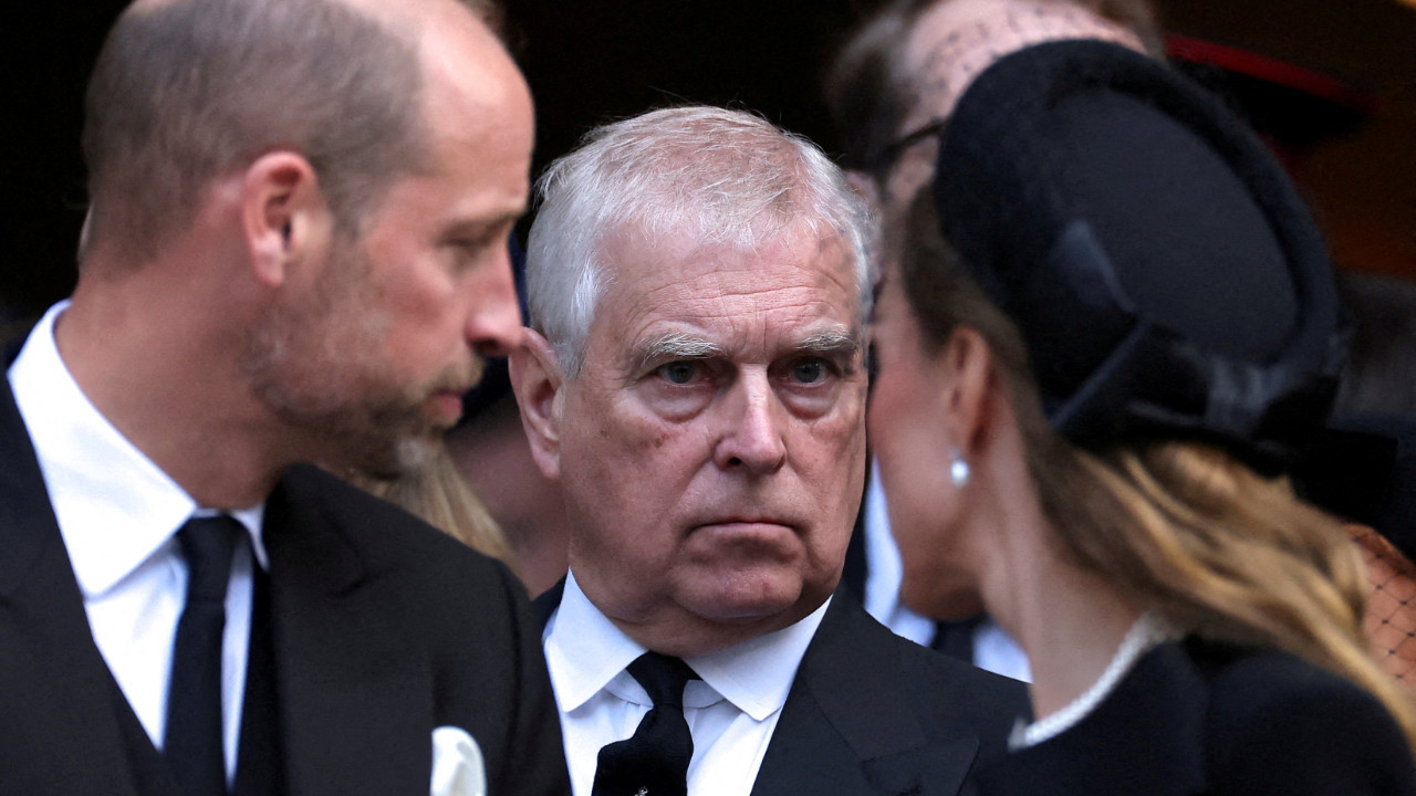 Prens Andrew unvanlarını bırakmıştı: 'Sarayda büyük kavga çıktı' iddiası