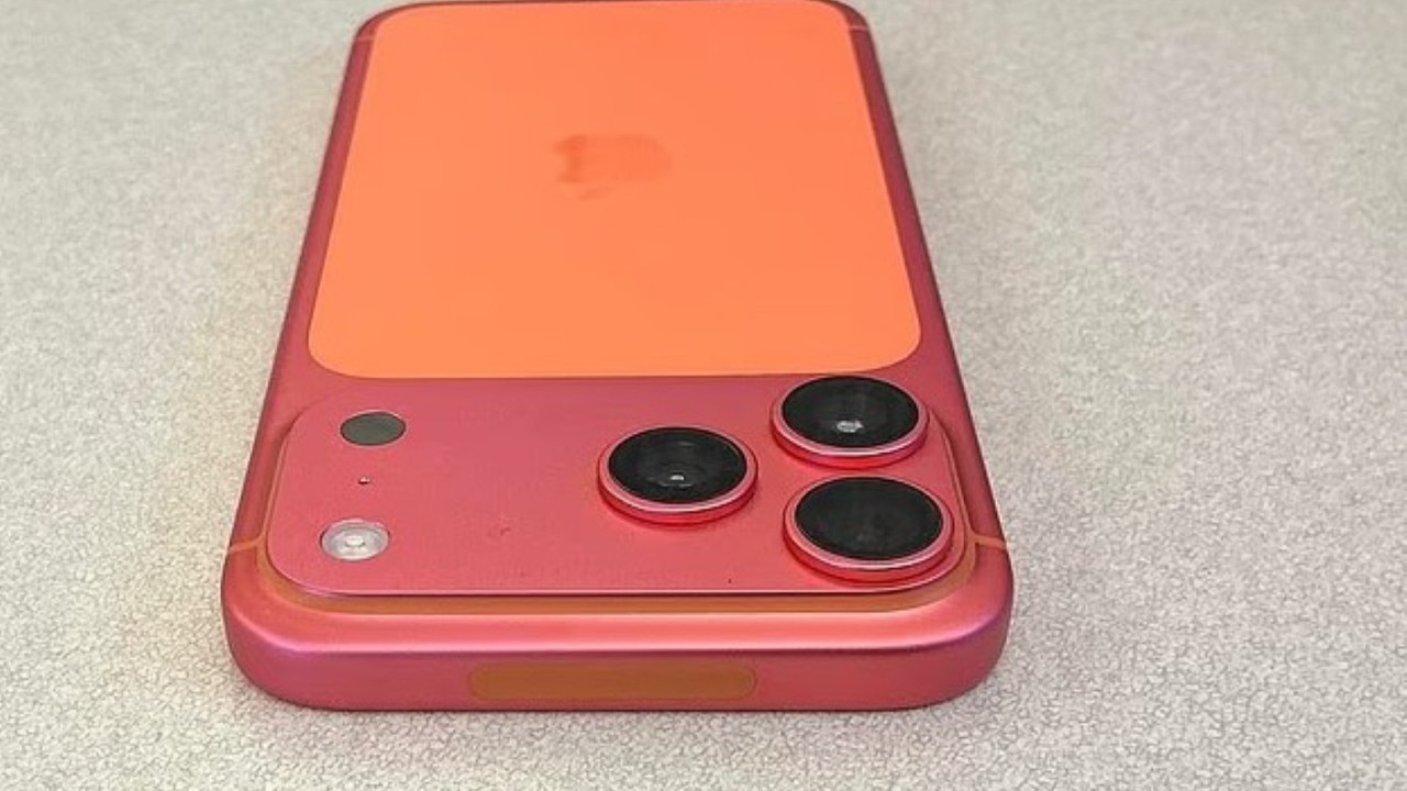 iPhone 17 Pro kullanıcıları tepkili: Rengi pembeye döndü