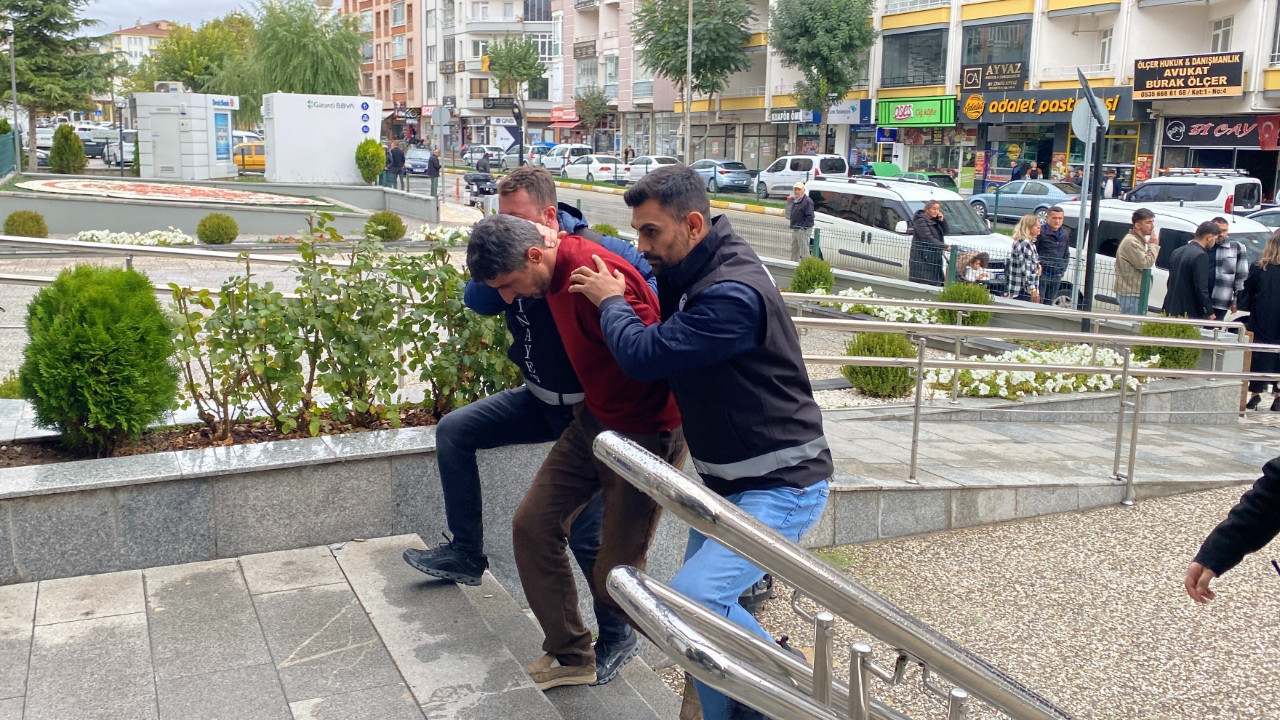 Kavga cinayetle bitti: Babasını vuran genç 2 il ötede yakalandı