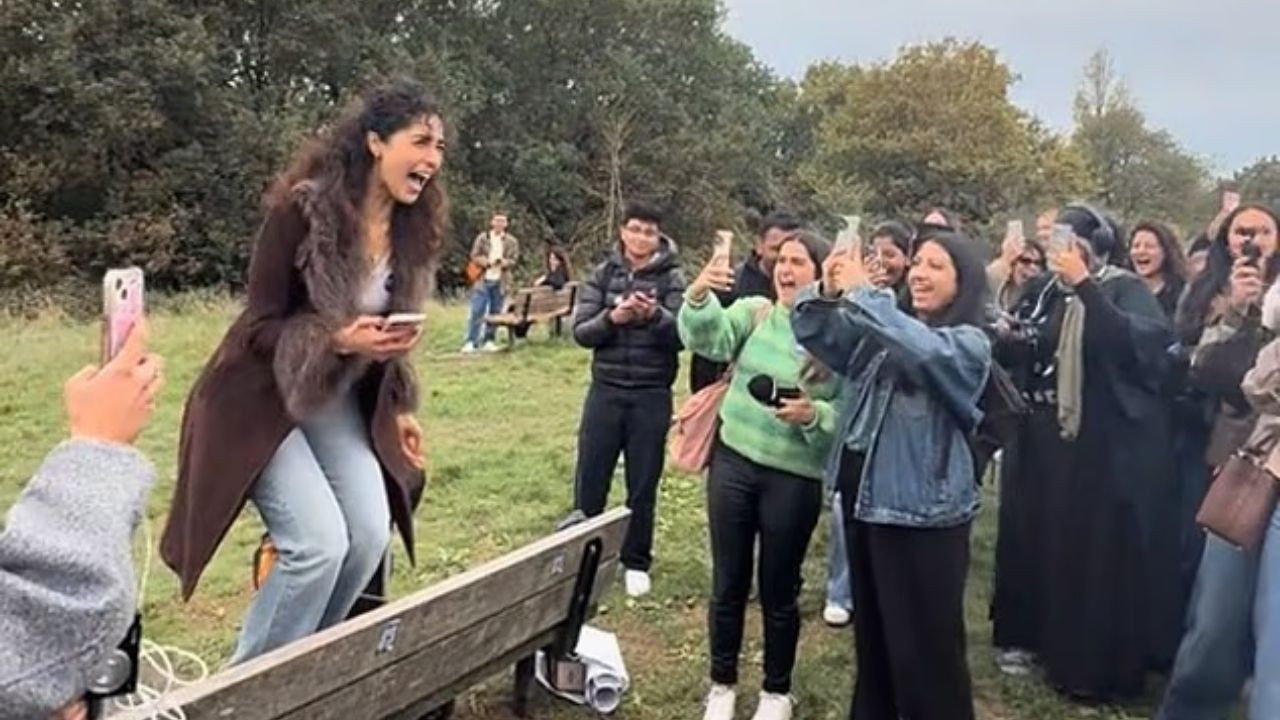 Sıradışı akım: Yüzlerce kişi toplanıp çığlık atıyor