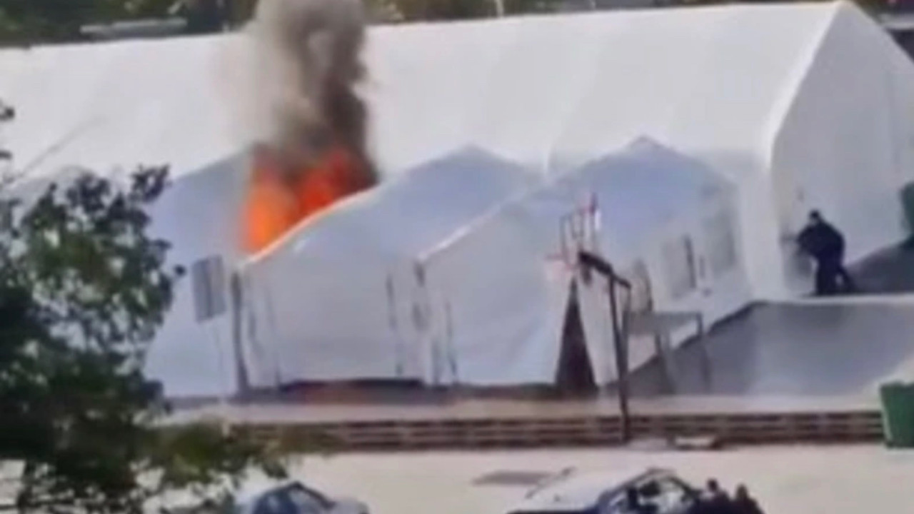 Sırbistan parlamentosu önünde silahlı saldırı