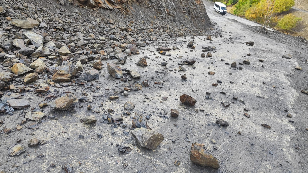 Batman’da yollar göçtü: 25 köy ve 30 mezra ulaşıma kapandı